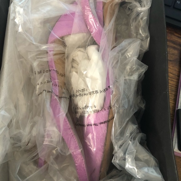 Beautiful Banana Republic heels - Picture 3 of 10